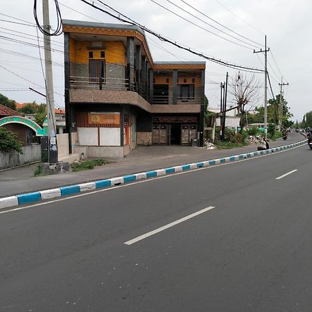 Griya Kost Hotel Surabaia Exterior foto